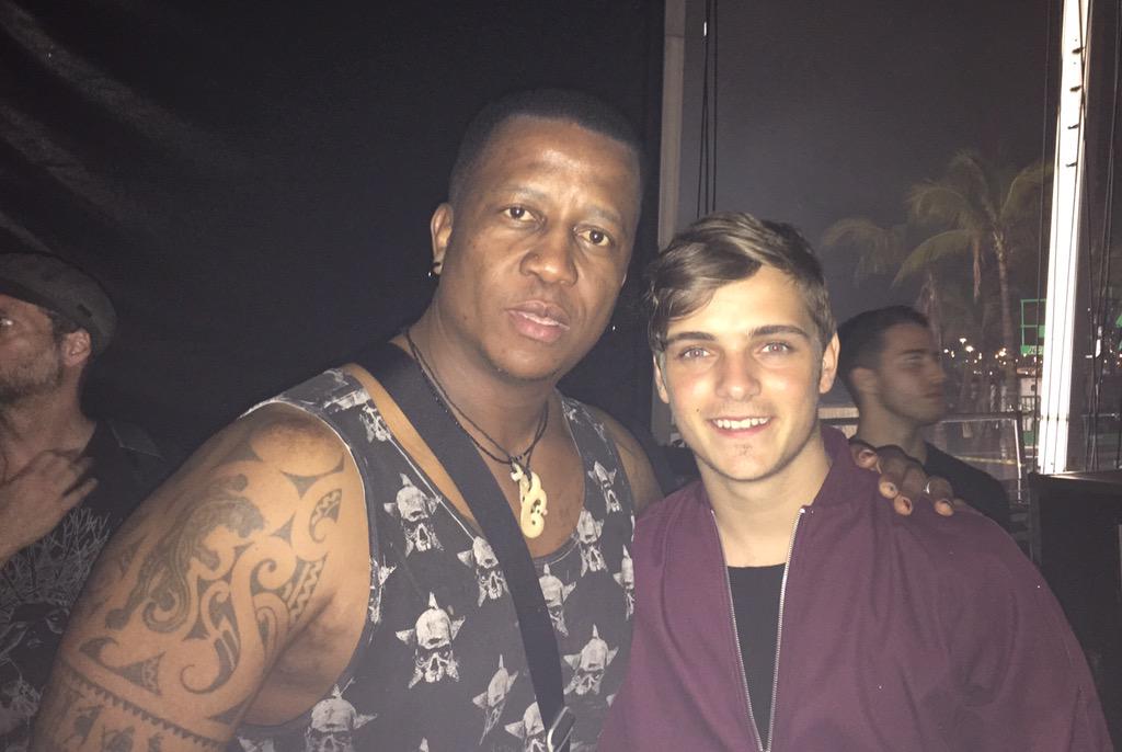 DJFreshSA's tweet photo. @Ultra Backstage with @MartinGarrix!! #Day1 #Ultra2015 #FeuMiamiInvasion #ImInMiamiPhineasAndSferb http://t.co/oeBCsIa5eX