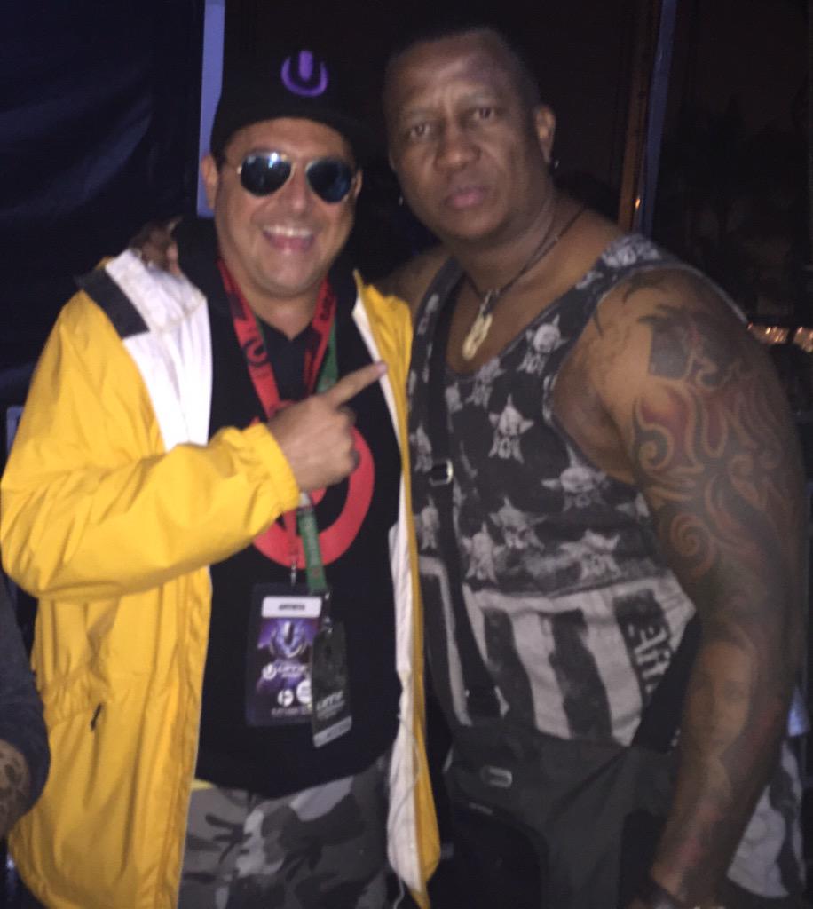 DJFreshSA's tweet photo. @Ultra Backstage w @UltraDamian! #Day1 #Ultra2015 #FeuMiamiInvasion #ImInMiamiPhineasAndSferb #Day1NotAsHotAsUltraSA http://t.co/CrmHcgz4zO