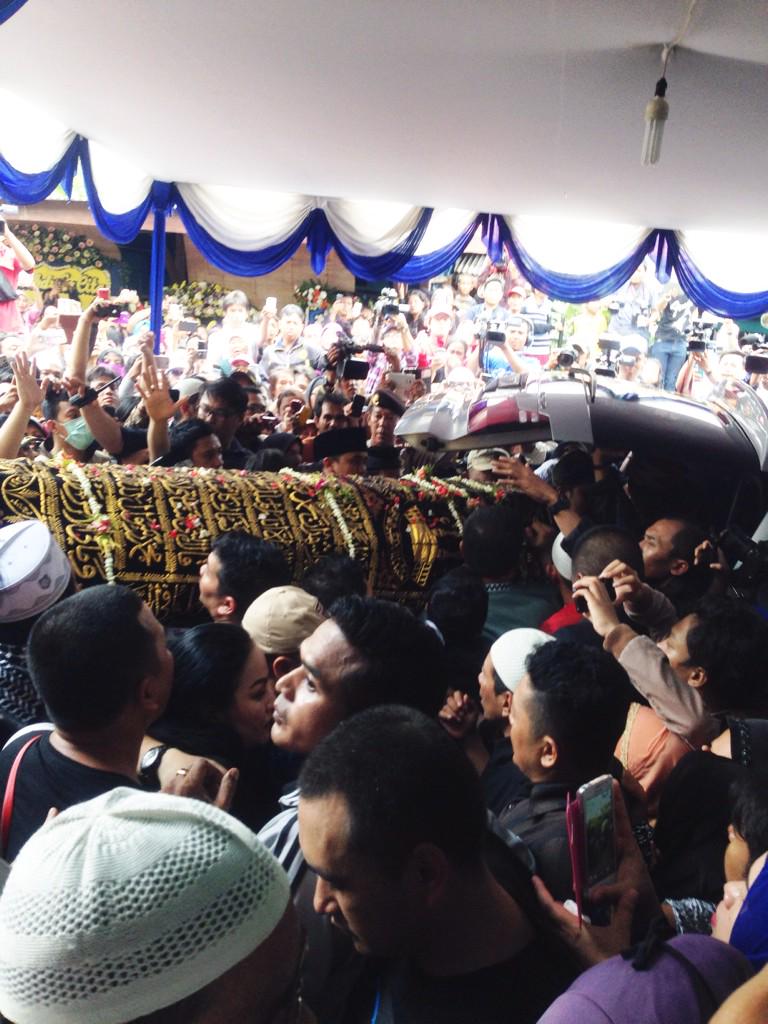 OphieMalinda's tweet photo. SeLaMaT JaLaN GaNTeNG #RIPOlgaSyahputra http://t.co/hrUonTLKMQ