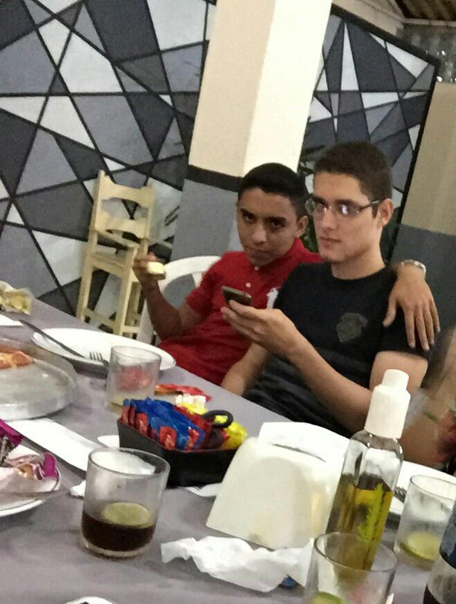 Jeannzera's tweet photo. "Eu chegando discretamente na novinha" 😂😂😂😂😂😂😂 http://t.co/Yc3owBY794