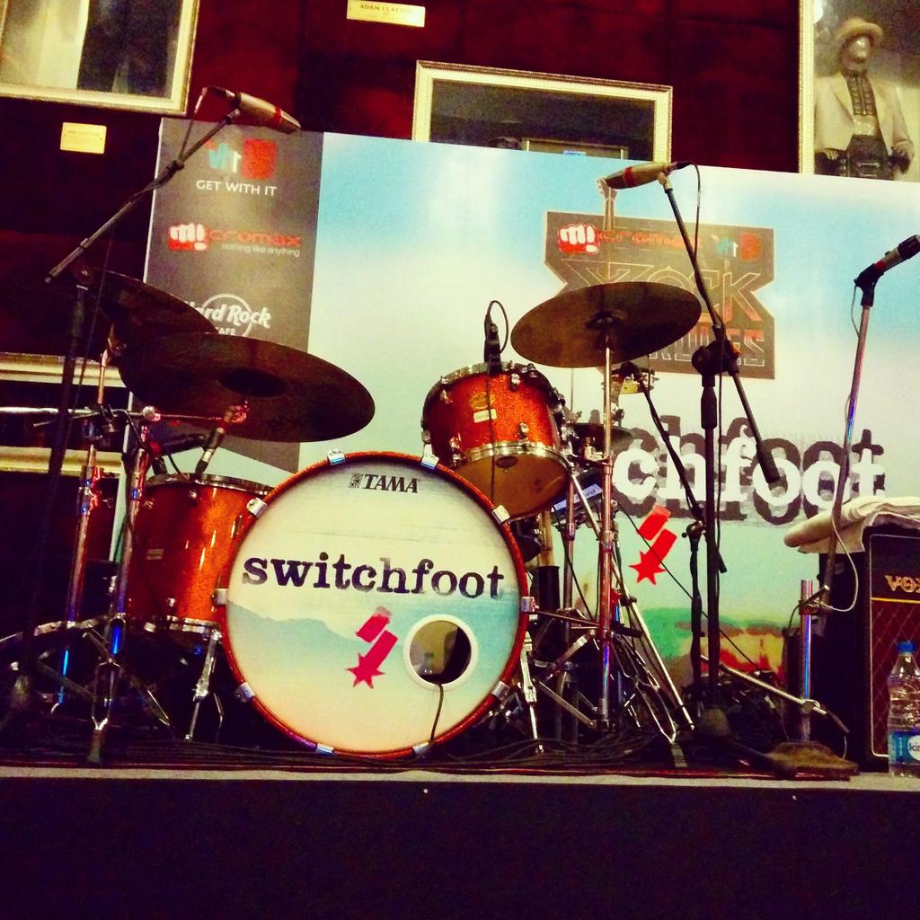 nish810's tweet photo. First switchfoot show in India in Mumbai! Thanks @jonforeman, @switchfoot for the best memories! @HRCIndia @Vh1India http://t.co/i1HXIHeneK
