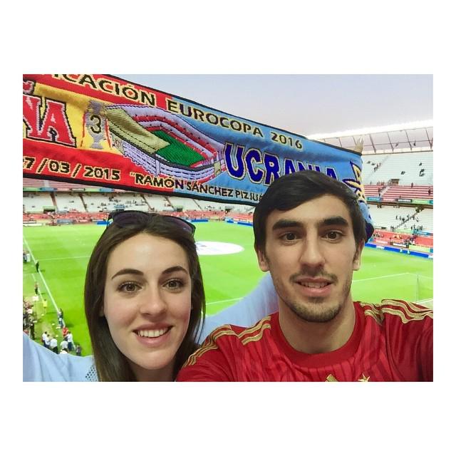 vamossevilla_ig's tweet photo. Buenas Noches!!! ⚽❤️️🔝😂 @begoseron de @moorataa. Opina en Yopp: http://t.co/pjuY1qrETr http://t.co/yml67283qA