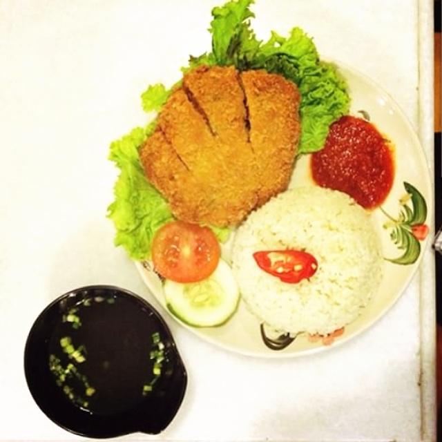 BangiSby's tweet photo. “Nasi Ayam Chicken Chop” after work, why not?
Now, we are available in http://t.co/Mwp8JnfLpS (@laperbro). http://t.co/LW86HsEuAj