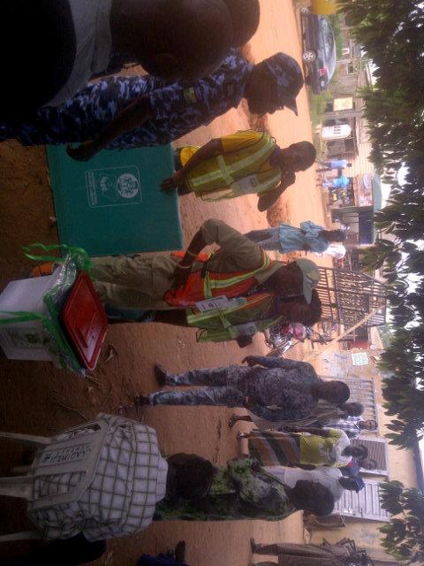 Gidi_Traffic's tweet photo. #REPORT"@Faydan01: @Gidi_Traffic INEC officials just arriving at Ayetoro Itele (Ogun state) PU #NigeriaDecides http://t.co/oEnH3C7HWu