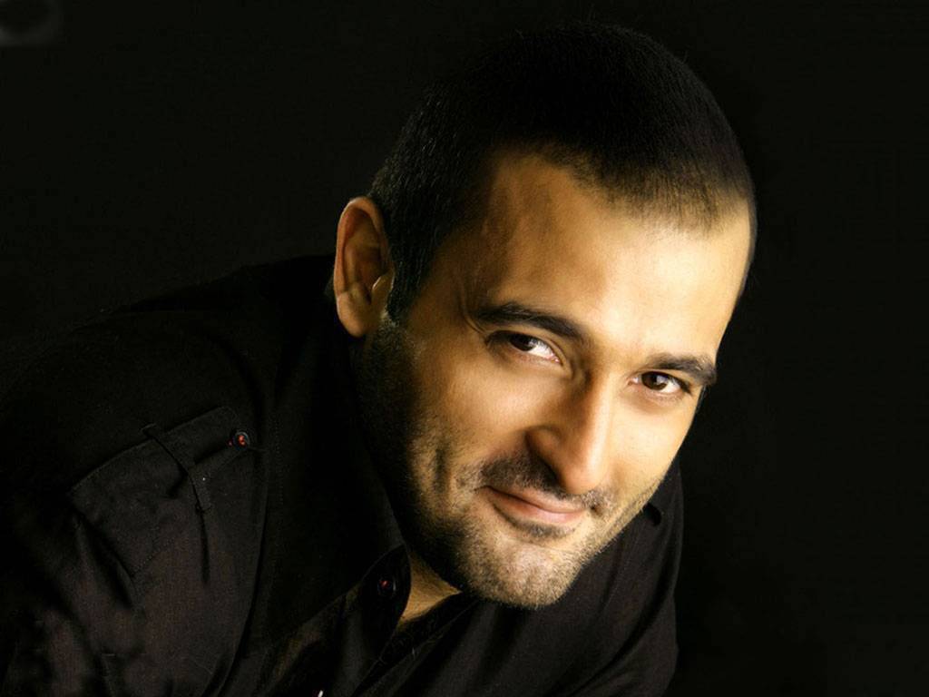 Happy Birthday Akshaye Khanna! \RT\ & send him your wishes! 