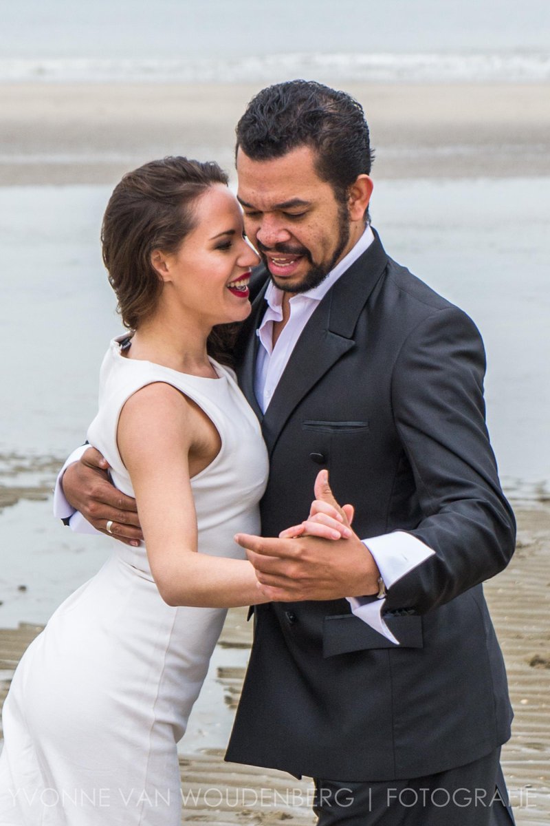 #DansenAanZee met <a href="/CarlosyMirella/">Carlos y Mirella</a>. Lol en professionaliteit, een mooie combinatie! #Tango #fotografie #Kijkduin #love