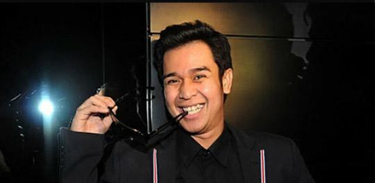 TRANSTV_CORP's tweet photo. Canda dan tawamu akan selalu kami kenang sebagai memori terindah. Sampai bertemu lagi sahabat #RIPOlgaSyahputra http://t.co/mjvXg0RJRE