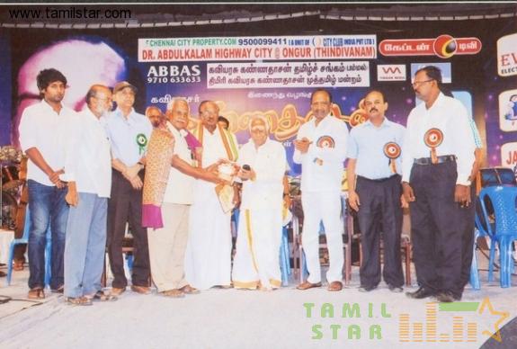#KaviyarasuKannadasan Awards 2014 Stills 
tamilstar.com/photo-gallerie…