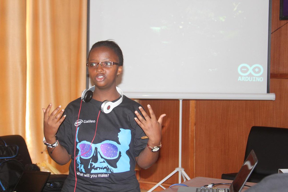 ChrisBarso's tweet image. Lady of the day @KaberereEve @IntelATDeKUT  #ArduinoDKE15 #IntelAndroid