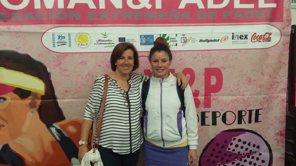 Ja_Gomez_Muriel's tweet photo. "@fexpadel: Woman&amp;Padel fexpadel 2015 @HetamaPadel  @FJyD @Ja_Gomez_Muriel http://t.co/OP3TswDtKk"