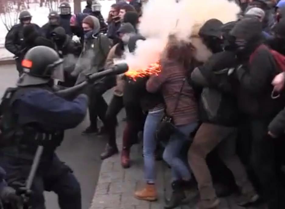 allinthered's tweet photo. @OccupyWallStNYC Quebec Cops Shoot Female Student in the Face, Protests Escalating, Spreading Against Neoliberalism http://t.co/PWXwpkIXbZ