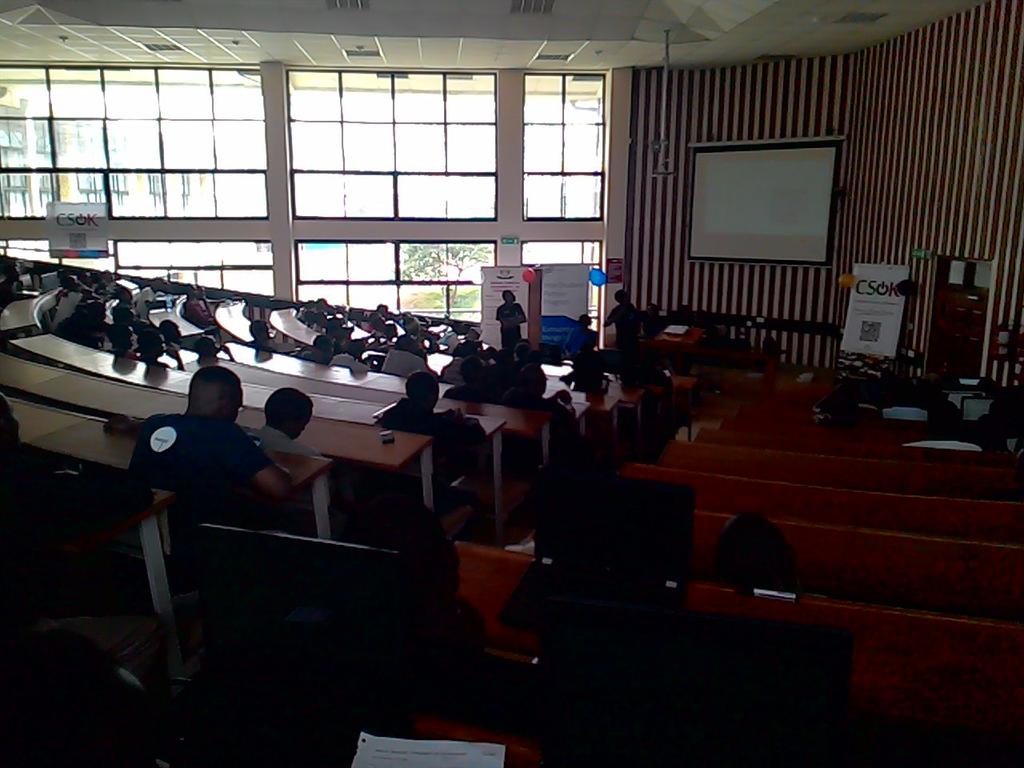 ChrisBarso's tweet image. Afternoon session in progress. Lots of Arduino Projects being presented #ArduinoDKE15 #intelandroid @IntelATDeKUT