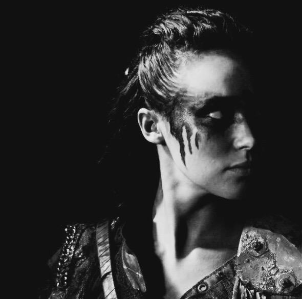 AlyciaDebnam_ES's tweet image. #LexaForSeason3 #The100