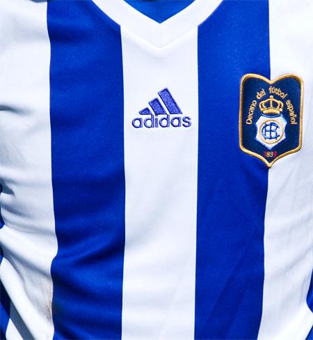 Albiazules's tweet photo. Un escudo y unos colores. A por ellos, vamos Recre. http://t.co/C2jXx7ztwx