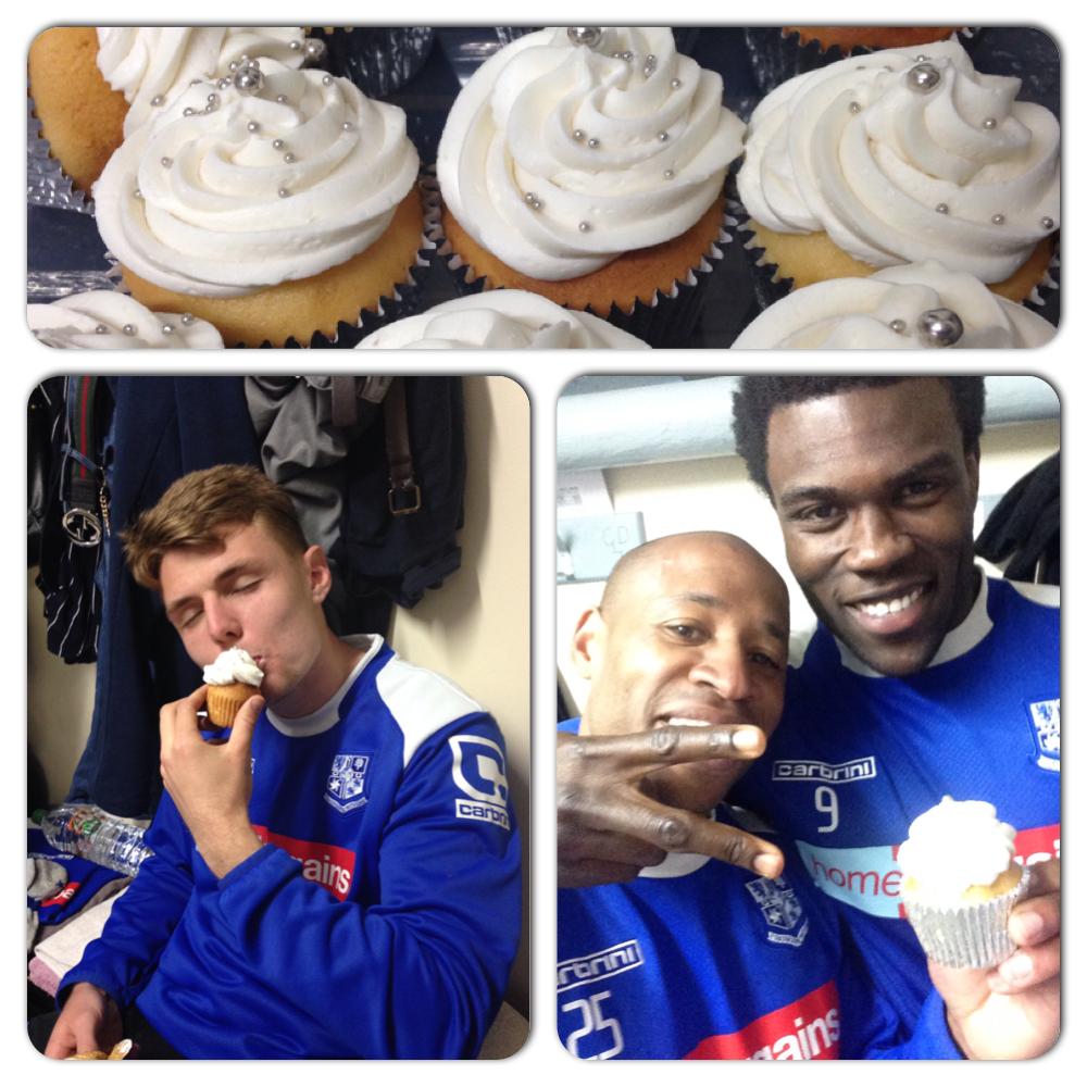 Mhilly6's tweet photo. Thanks to @leighbrayCH for the cupcakes!! Lads @tranmererovers enjoyed it!! http://t.co/S1jCC1JfRQ