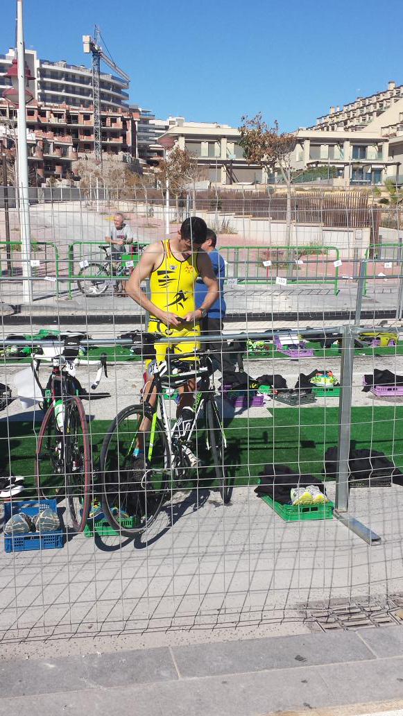 triayayas's tweet photo. Ya estamos en las transiciones, primera prueba superada!! #triatlonolimpico ánimo chicos!! http://t.co/hk6LivGthV