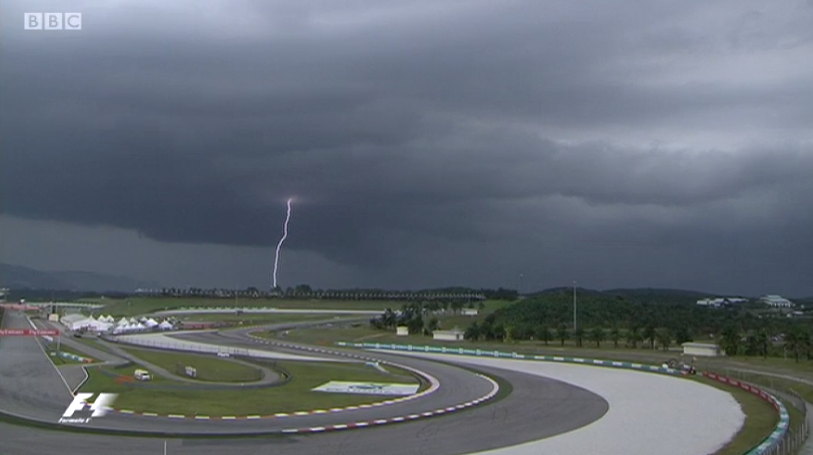 bbcf1's tweet photo. Massive dark cloud and electrical storm over #MalayisaGP qualifying. http://t.co/TK0wnUswQF #MalaysiaGP  #bbcf1 http://t.co/UaaZ0qumP4