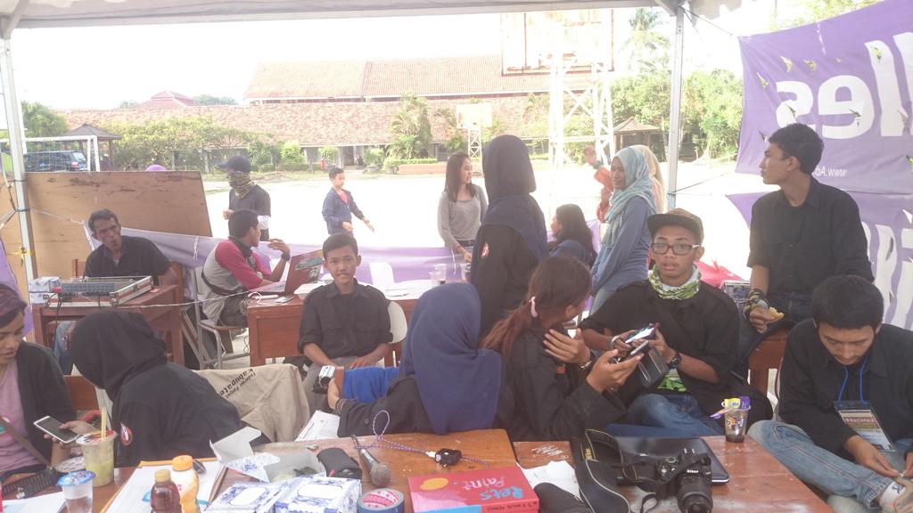 Esacapala's tweet photo. Sedang break acara nihh http://t.co/8Atm6zUbBD