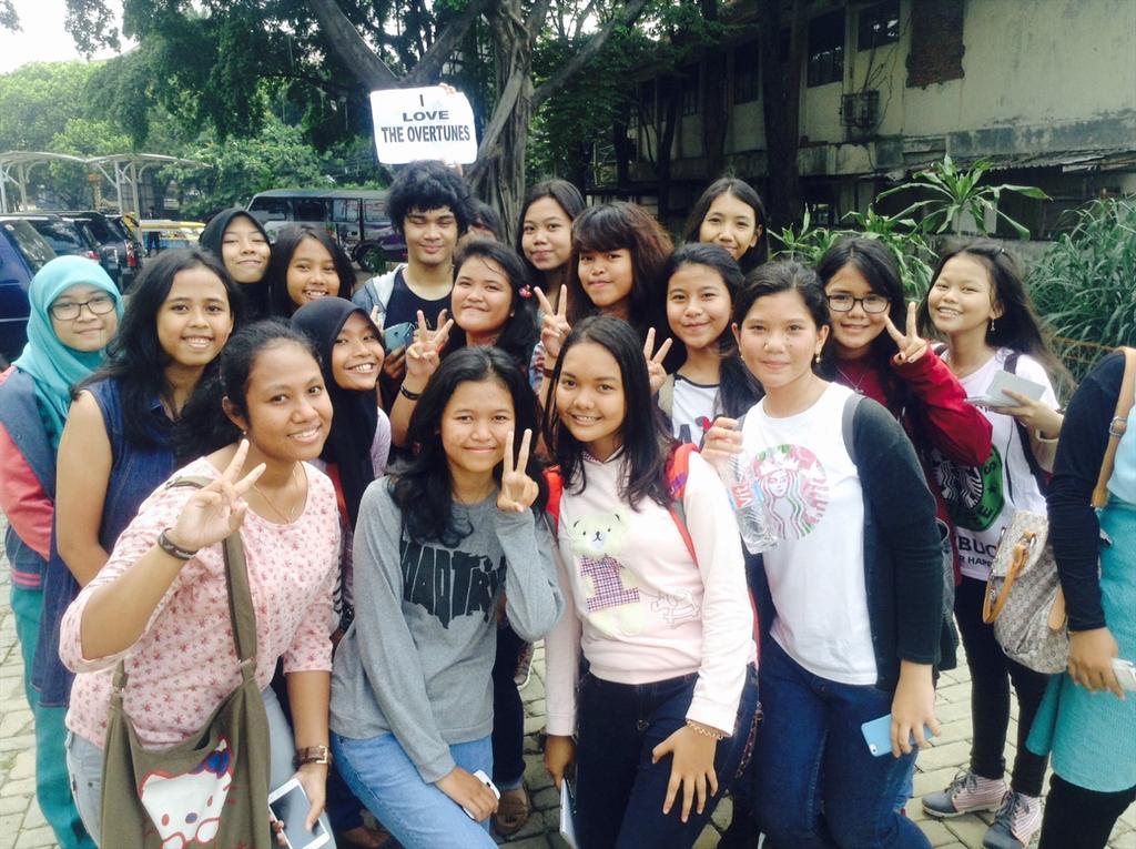 Jendayakw's tweet photo. Yg paling dpn cantik :)) "@AnotherTunist: @Angelo_Mikha with tunists🙋🙋 mikha merem gitu unyu ya haha http://t.co/WVpRzI5ENc"