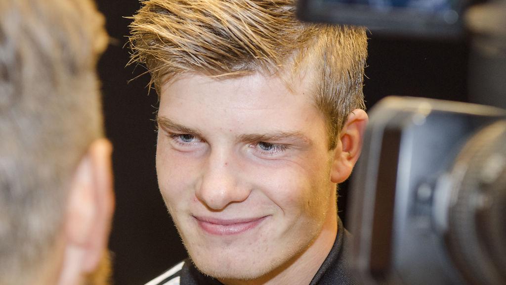 Alexander Sørloth er lei av å bli sammenlignet med faren: nettavisen.no/sportspill/tip…