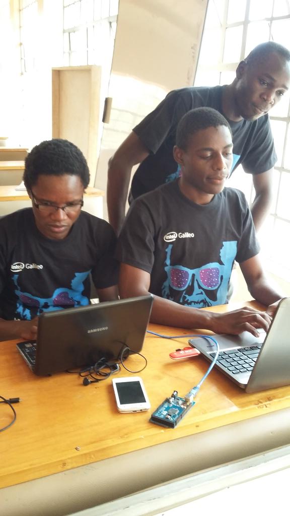 KejiVoxy's tweet image. Arduino Day #ArduinoDKE15 #IntelAndroid