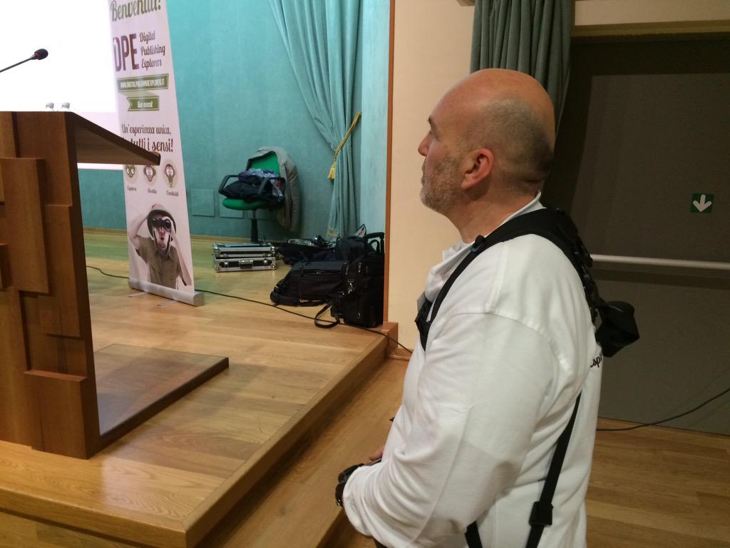 PaoloOscarSanti's tweet photo. @PhSbardolini fotografo ufficiale dell'evento #dpe2015 http://t.co/lKnqASDIyM