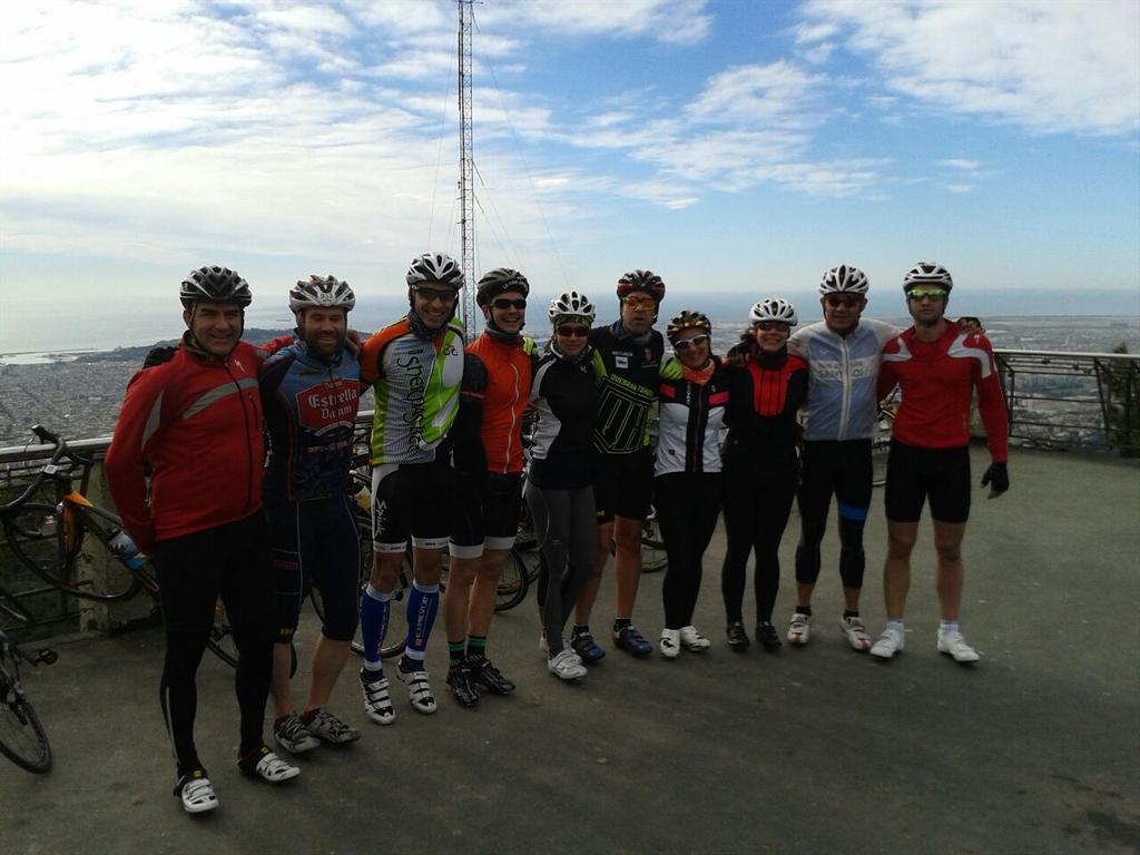 CasboiTriatlo's tweet photo. Sortida al Tibidabo amb @liamanss @Rosasebastian3 @kenollego @davidfr78  @kjam1970 ,Maria, Troyano,Cèsar, Javi i Kiko http://t.co/XOCVzZn5np