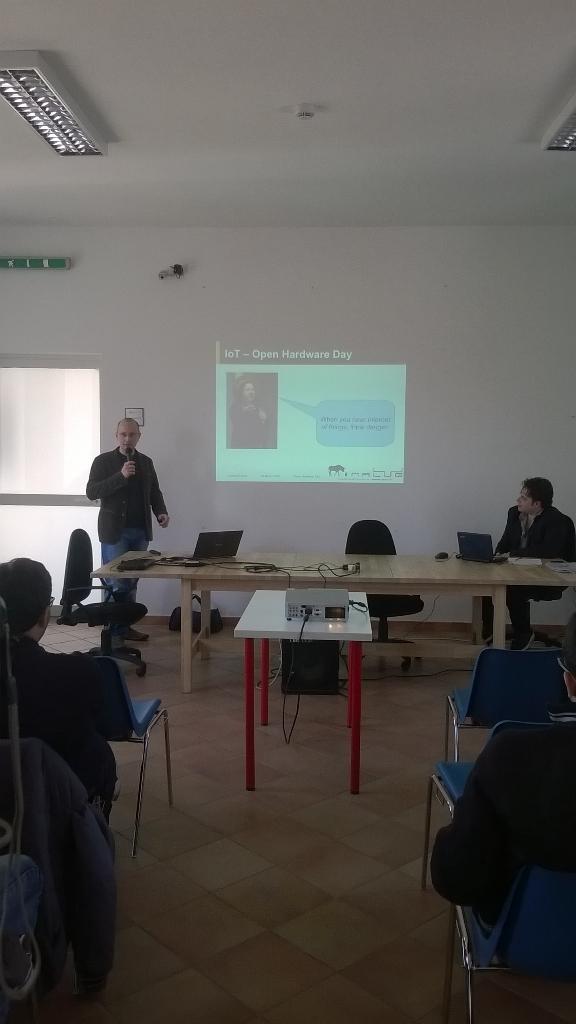 napoli_lug's tweet photo. #ohwd #openhardwareday Andrea Di Dato Stallman dice #iot is danger http://t.co/vvhB8ro5Bd