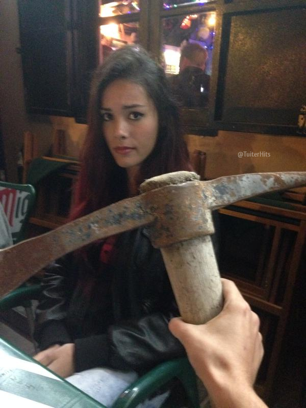 TuiterHits's tweet photo. Le he dado un pico a la chica que me gusta. http://t.co/MiNBev0LmC