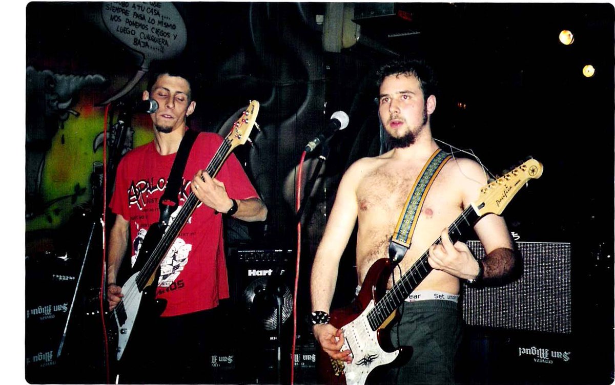 Debakle_'s tweet photo. Hoy hace 12 años del primer concierto de debakle http://t.co/3DoyWbDDG3