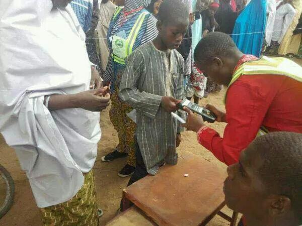 princeechoes's tweet photo. @ChannelsTV_NG is this boy old enough to vote... What is happening. http://t.co/r0fxJ933Su