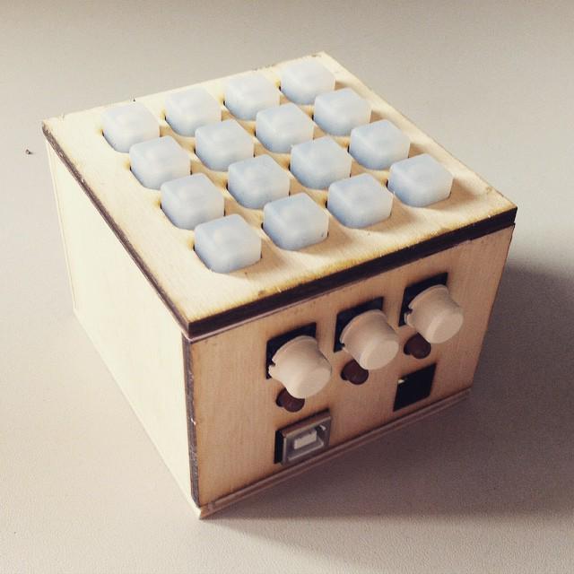 insta_arduino's tweet image. ift.tt/1OJ5R60 - Die Büchse der Pandora. 👂 #stepsequencer 

#arduino 

#wood

#p… ift.tt/1Nn9ddn