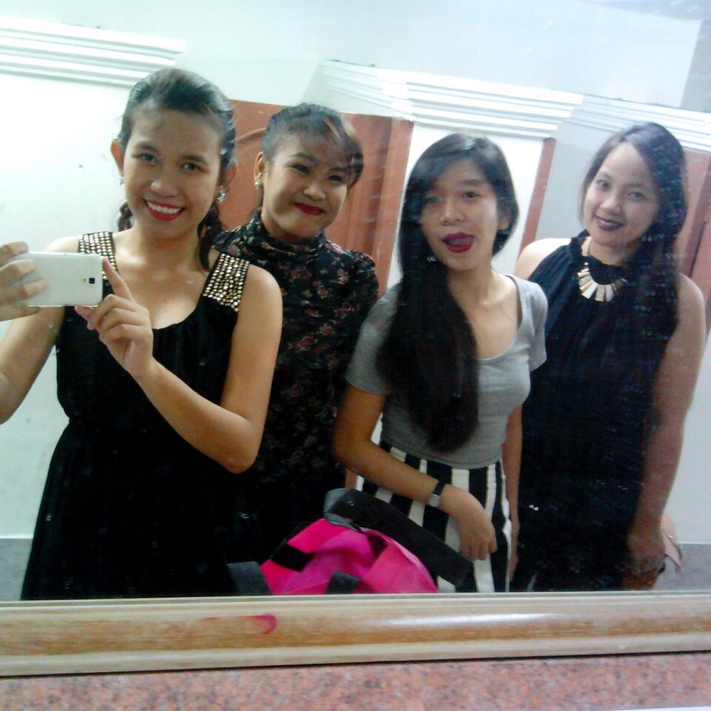 bhernanana's tweet photo. So Gorg β€ππ #MedtechNight @zyemss @kimalayacruz @kimedzjangel http://t.co/8dlZR0asZN