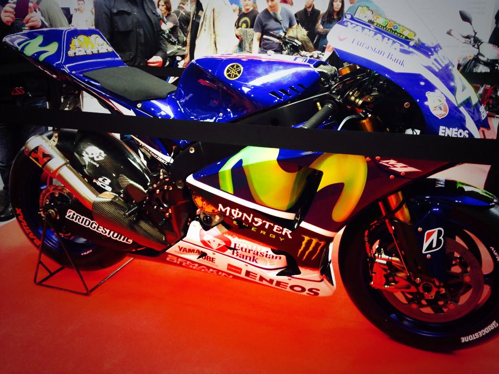 BCNMOTO's tweet photo. Ven al stand de Yamaha Motor en el BCN Moto a ver la moto de Rossi. #bcnmoto http://t.co/Ps6kkJV3XS