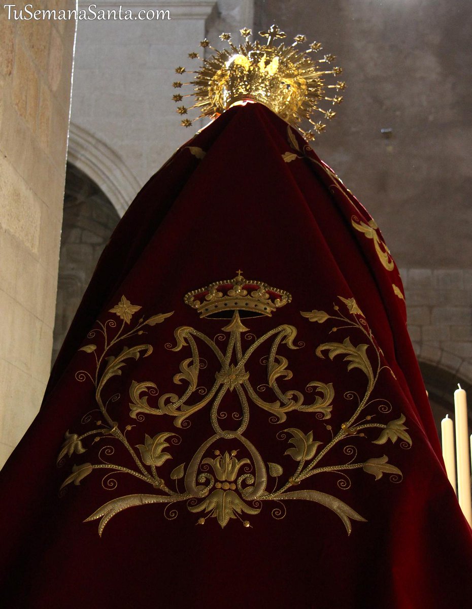 TuSemanaSanta's tweet photo. Manto bordado de Ntra. Sra del Sagrario ~ Tu Semana Santa #SSantaCC http://t.co/eE4ZBhS67o http://t.co/13ojPokcLZ