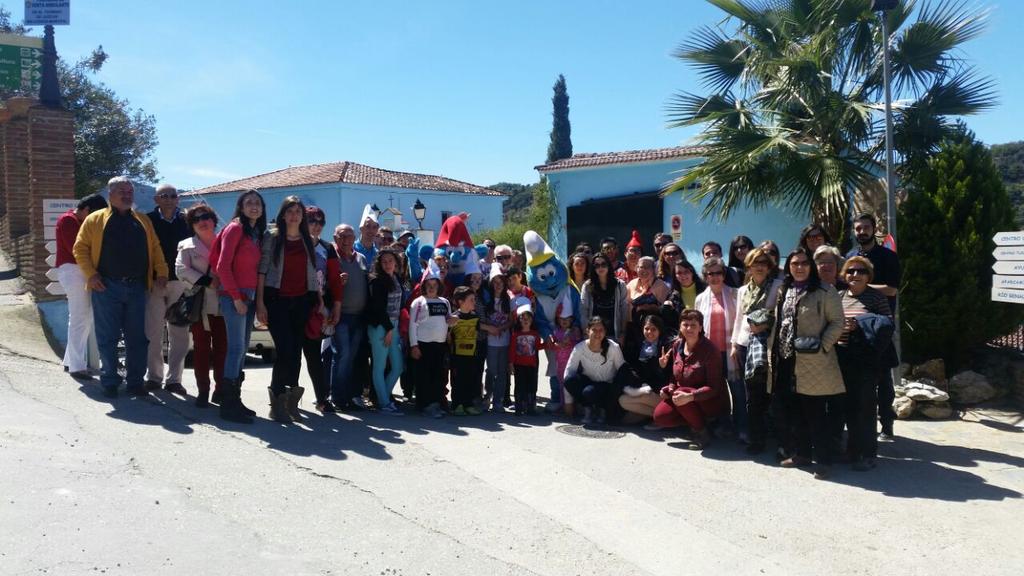 AytoArmilla's tweet photo. Hoy desde Armilla nos hemos ido a Juzcar,Pueblo Pitufo, una simpática iniciativa organizada desde el Área de Juventud http://t.co/ohsYCnfmEg