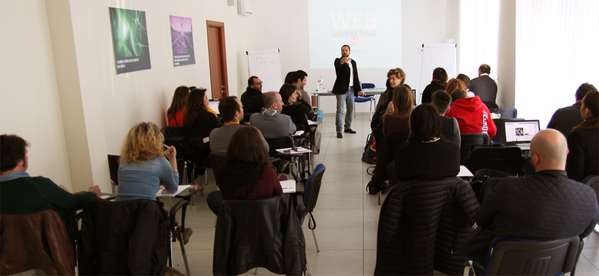 SuccessStra's tweet photo. Corso #WM3PE in real time... impariamo a #posizionare al top i #siti con il #SEO strategico! http://t.co/cmACPGMVxd http://t.co/YolGfJBpbX