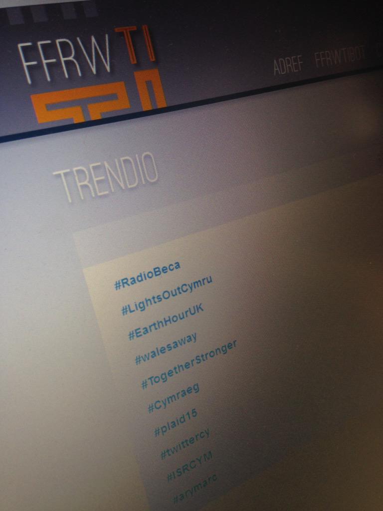 radiobeca's tweet photo. Ie... drychwch pwy sy'n trendo de!! #unda #gwdthing #golew http://t.co/x9TbjOmD1b