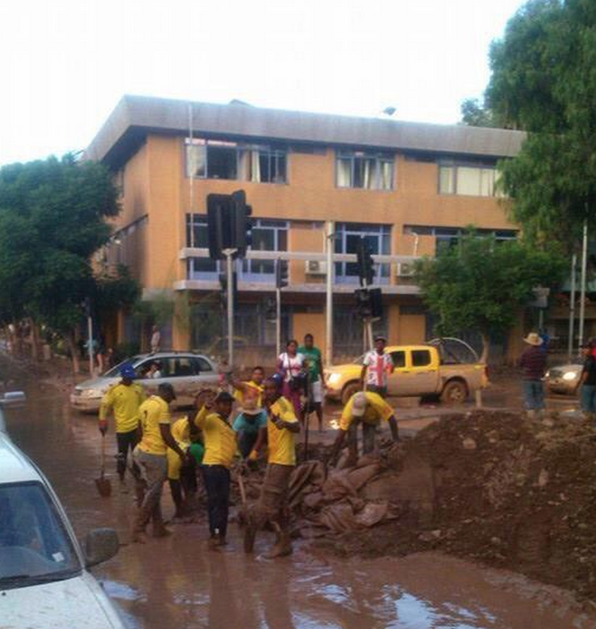 Los inmigrantes colombianos colaborando en Copiapo. Esas son las buenas imagenes.