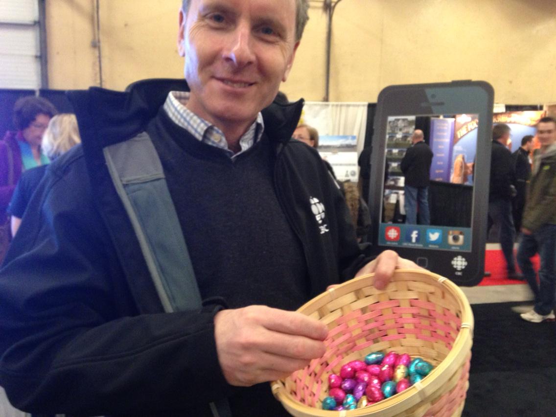 amysmithcbc's tweet photo. And we have chocolate! #CBCHouse #SpringIdeal @tommurphycbc http://t.co/JH2xM84HbL