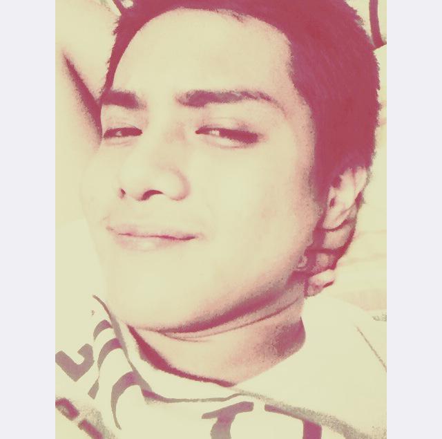 jonnelli_'s tweet photo. When you overkill your photo with filters... #throwbackmyass http://t.co/qnrEA1igJ2
