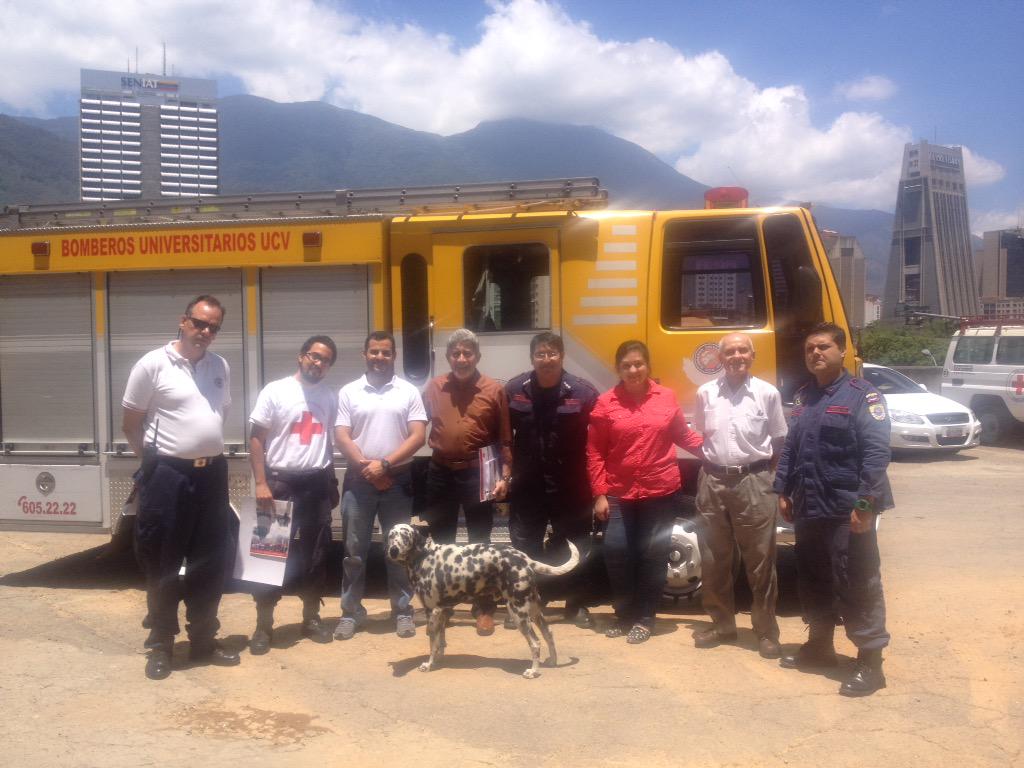 BomberosUCV's tweet photo. Importante encuentro entre Cruz Roja y Bomberos Universitarios @CICR_es http://t.co/sehqhCqE5A