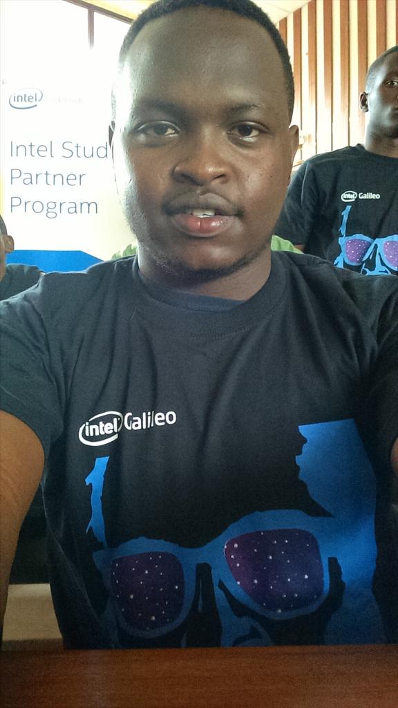 wendott_'s tweet image. @IntelATDeKUT have just given me a tshirt.. Thank you guys!! #ArduinoDKE15 event is awesome #intelandroid