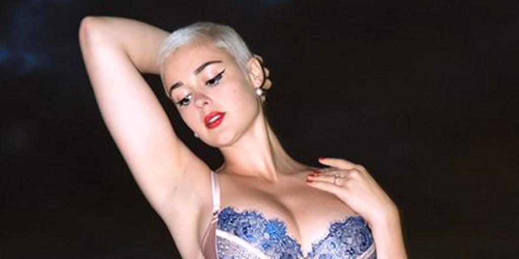 ELLEmagazine tweet picture