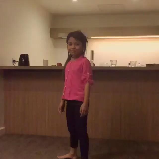 TheVoiceKidsPH's tweet image. Derren, sina-sallenge ka ohh 😂✌️ #KnockOutMove #darrenatics #DarrenEspanto darrenespanto1 💚