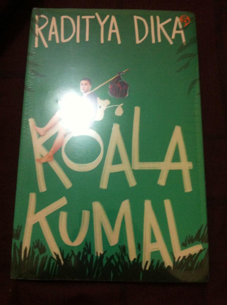 EscudeBoy's tweet photo. Walaupun agak telah tetapi akhirnya dapat juga bukunya @radityadika koala kumal http://t.co/BA2hyVtIVo