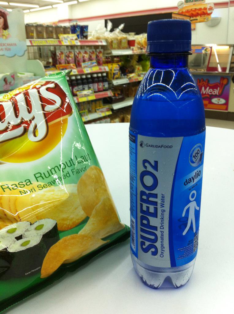 Ikutan mba <a href="/nadinelist/">nadine chandrawinata</a> minuman #supero2