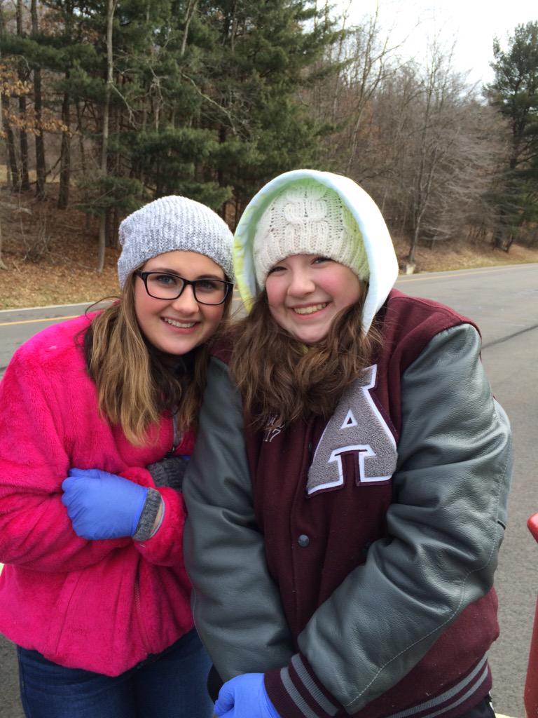 Livv142's tweet photo. Freezing our butts off ❄️ #water #gatorade @YLambridge @pa2ige3_xoxo http://t.co/JM0LIK7Rkh