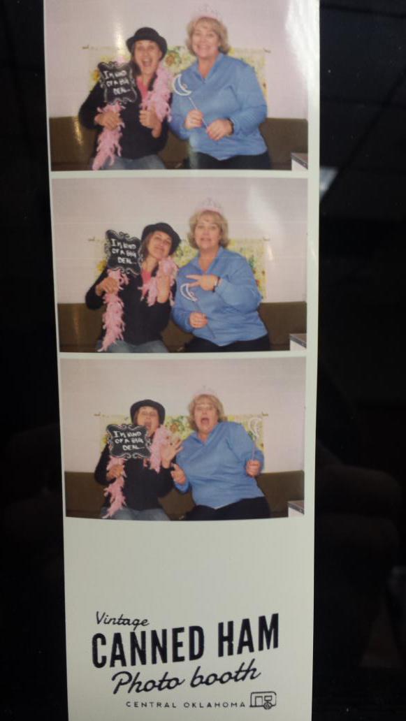 WhitenerWorks's tweet photo. We didnt have fun or anything last night. #AAW #MidYearMeeting #Hand8th ##VintageCannedHam #OKC @BleuGarten http://t.co/phdTHSV8ua