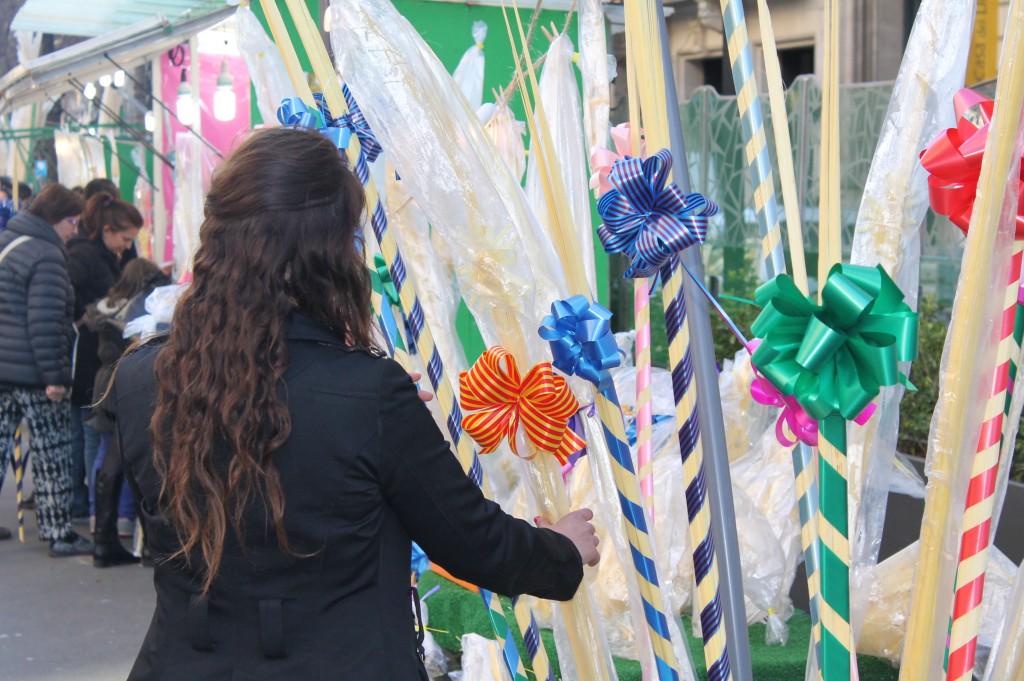 barcelona_cat's tweet image. Avui és l'últim dia de la tradicional Fira de #Rams de rambla Catalunya. Mira el vídeo: ow.ly/KURk4